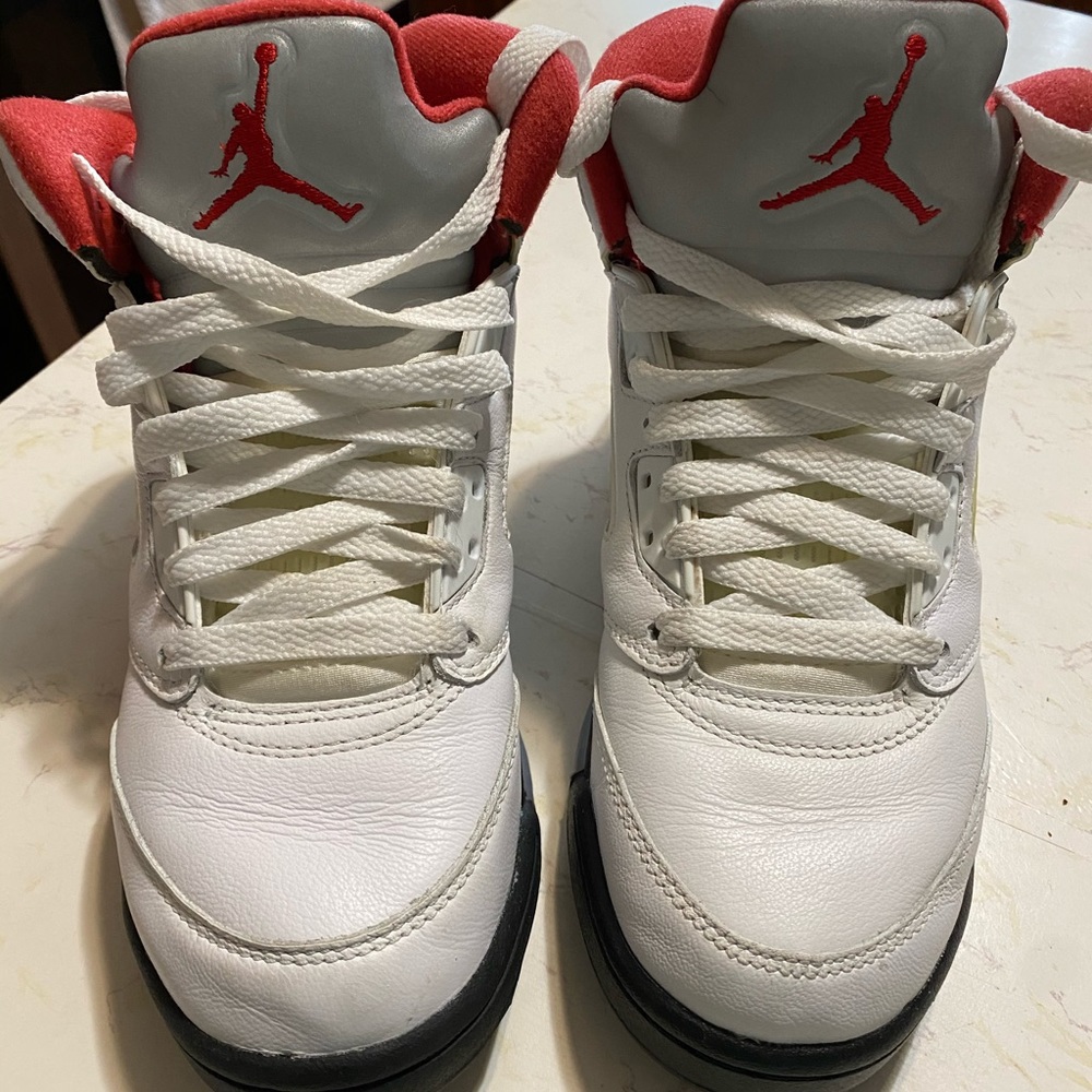 Like new youth 4.5 Air Jordan 5
